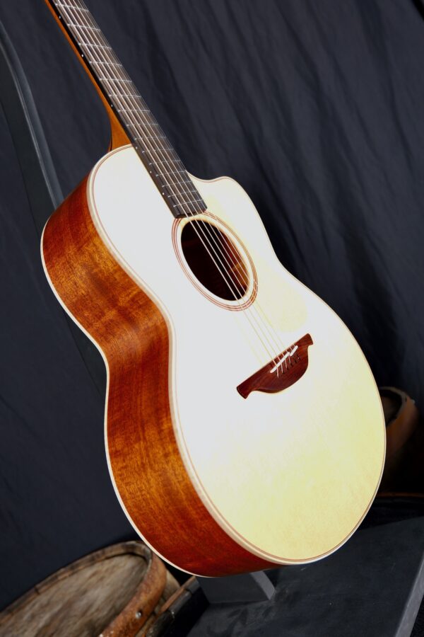 Lowden F20C Sitka/Mahogany - Natural - Image 4